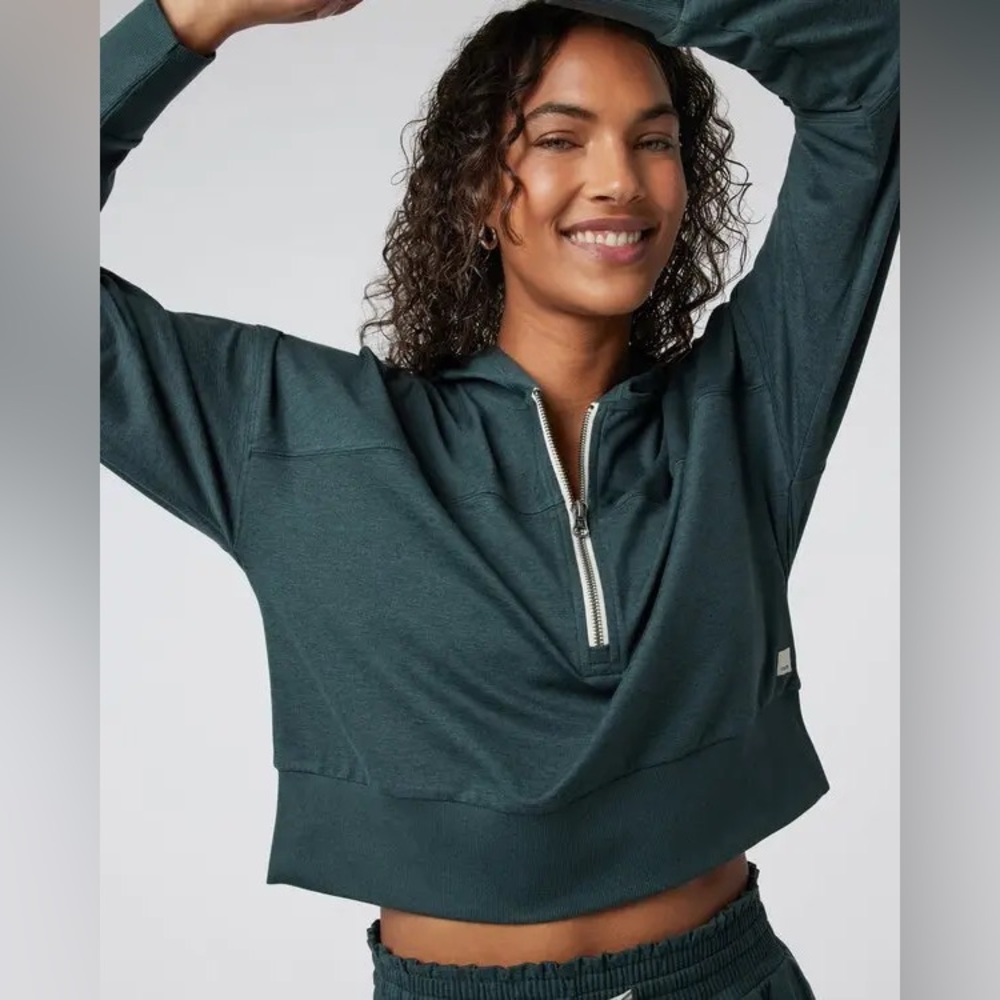 Vuori Halo Half Zip Cropped Hoodie